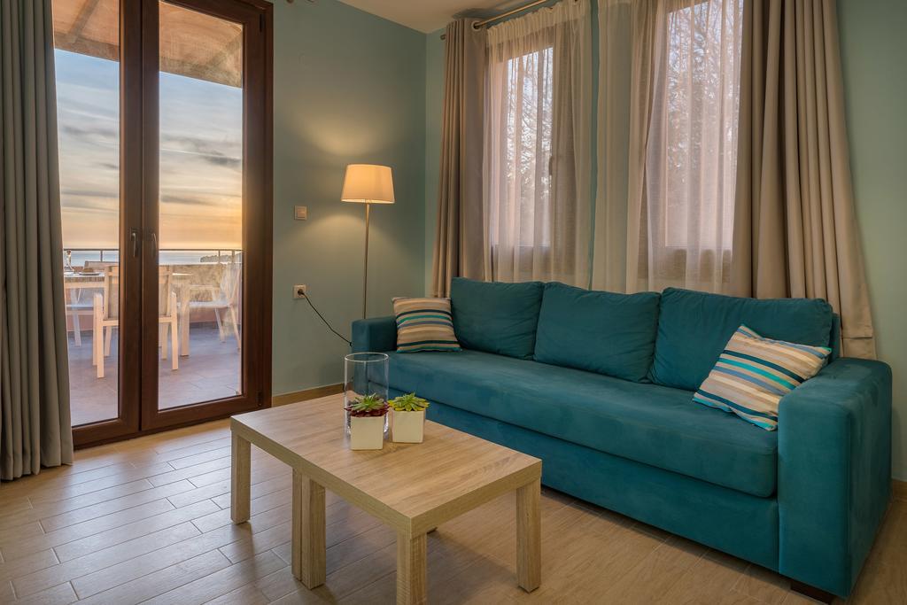 Stella In The Village Suites Плакіас Екстер'єр фото
